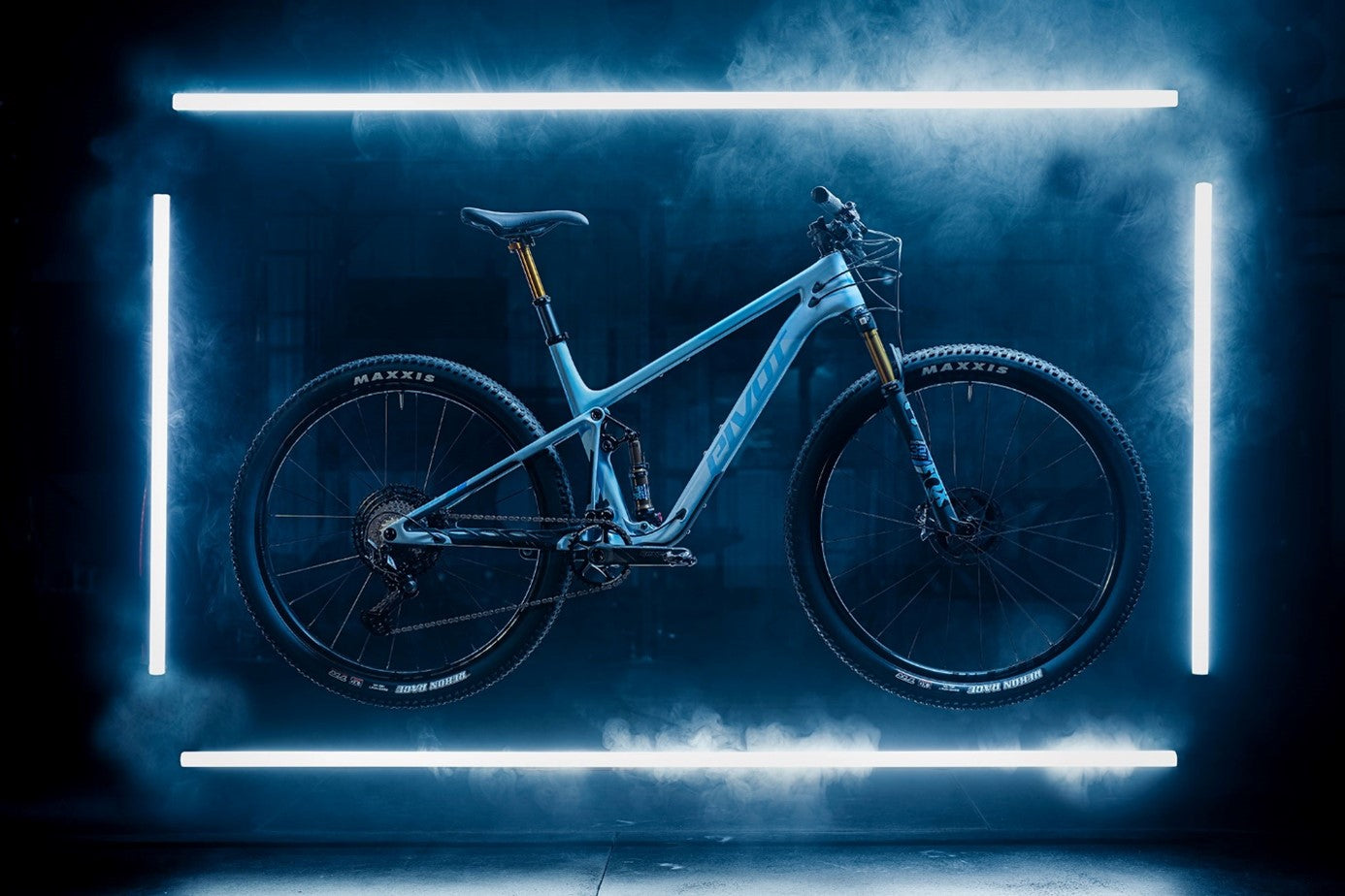 挑戰閾值：Pivot 推出全新第三代 Mach 4 SL 競賽級 XC 軟尾山地車  – 總減重近 400g
