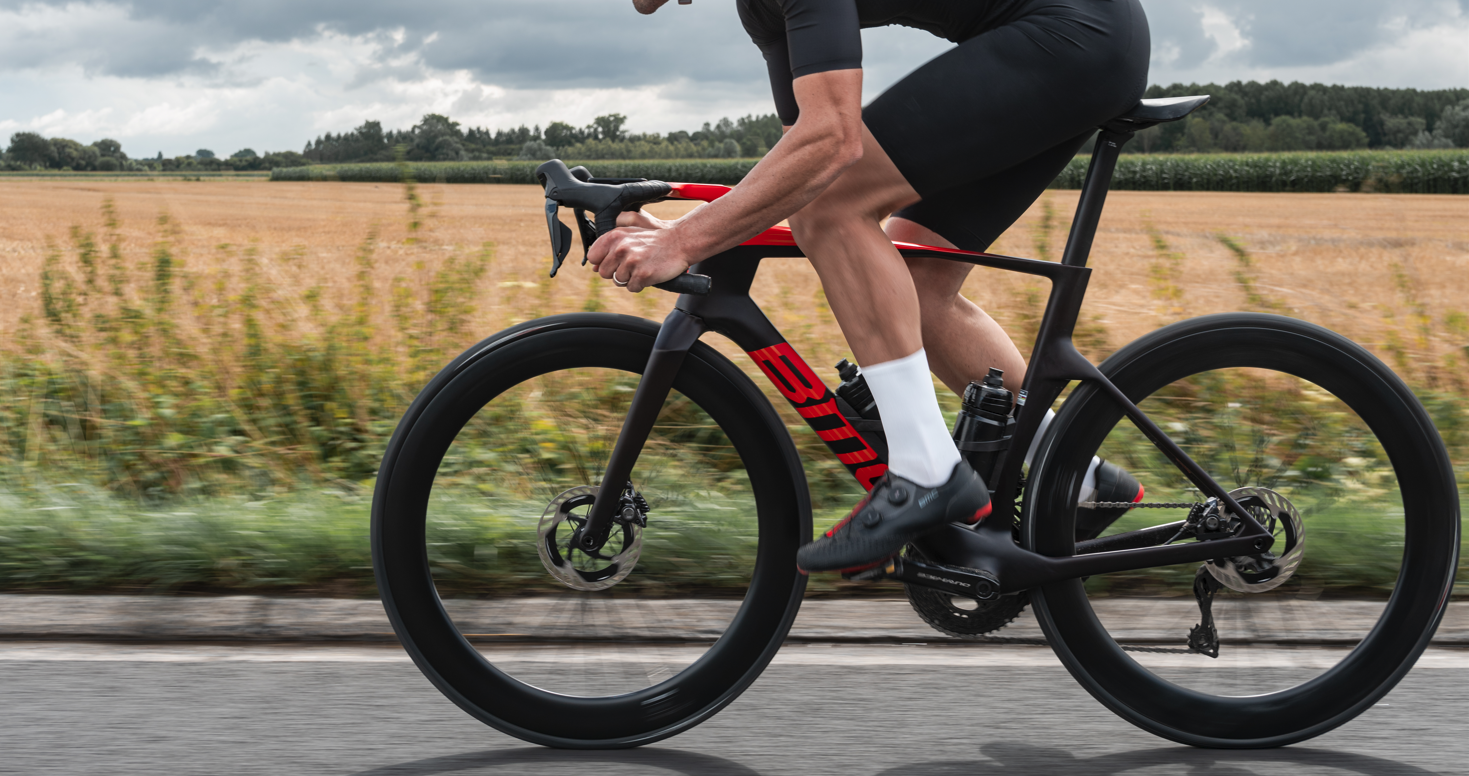 BMC發布全新競賽戰車：Teammachine R 01 – 重新定義競賽